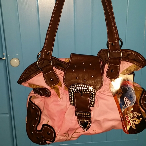 Realtree pink stud purse - Picture 1 of 4